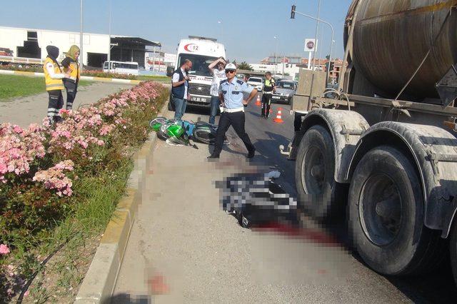 Bandırma'da motosiklet tankere çarptı: 1 ölü