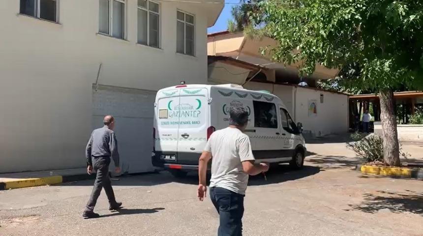 Otomobilin &ccedil;arptığı yaşlı adam hayatını kaybetti