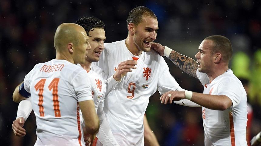 Beşiktaş forvet transferi i&ccedil;in Bas Dost'la ilgileniyor!