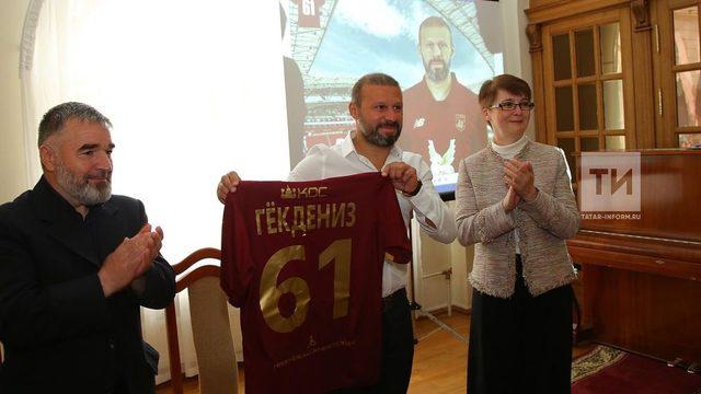 Gökdeniz Karadeniz'in forması Tataristan Cumhuriyeti Ulusal Müzesi'ne kaldırıldı