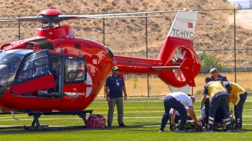 Malatya&rsquo;da kalp krizi ge&ccedil;iren hasta hava ambulansıyla hastaneye sevk edildi