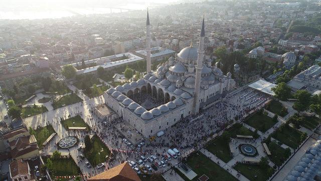 / Havadan fotoğraflar// Fatih Camii bayram namazında doldu taştı