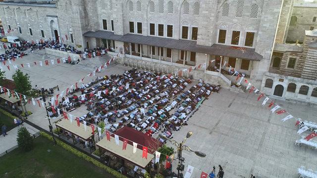 / Havadan fotoğraflar// Fatih Camii bayram namazında doldu taştı