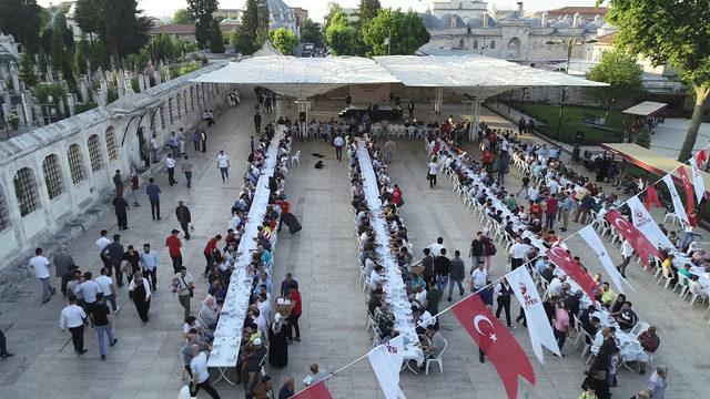 / Havadan fotoğraflar// Fatih Camii bayram namazında doldu taştı