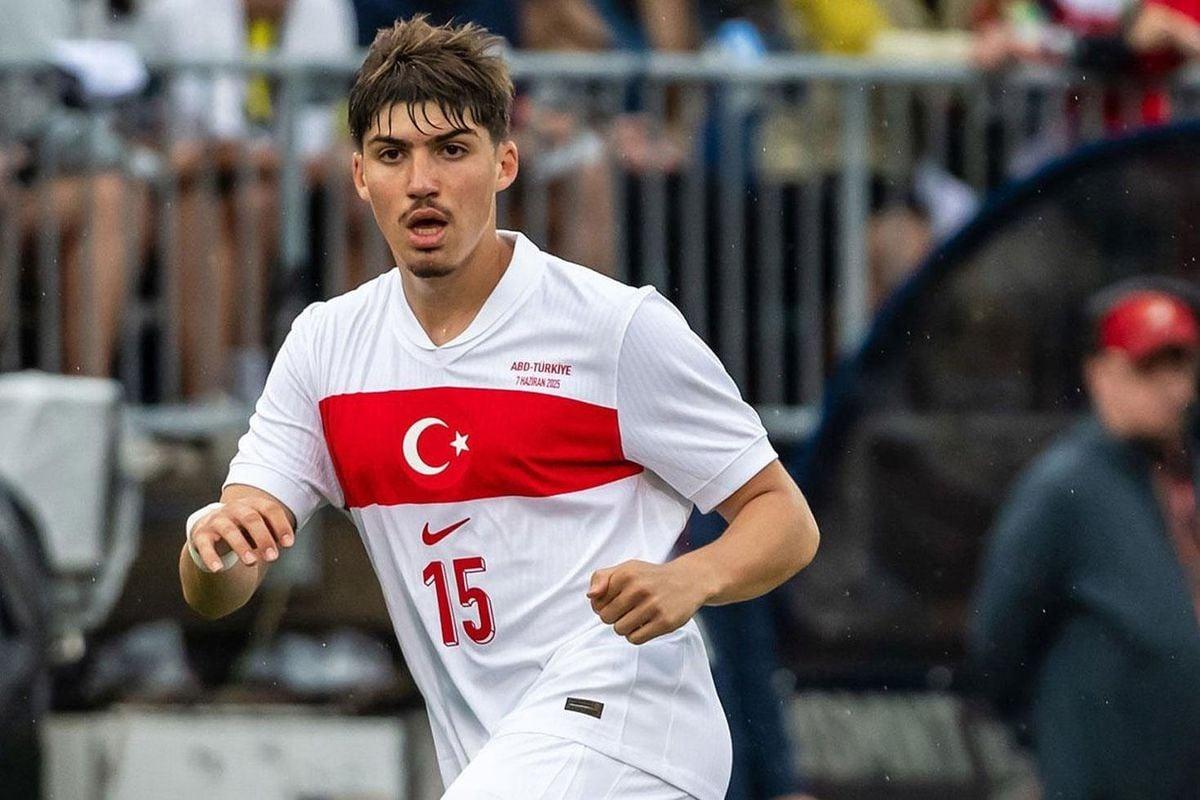 Fenerbahçe den rekor bedelle ayrılmıştı! Galatasaray talip oldu: Görüşmeler başladı 1