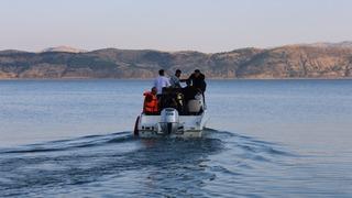 Yüzmek için göle giren çocuk kayboldu