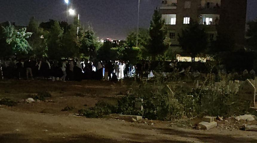 Batman'da katliam! Mezarlıkta 3 kişinin cansız bedeni bulundu: AK Partili y&ouml;netici hayatını kaybetti