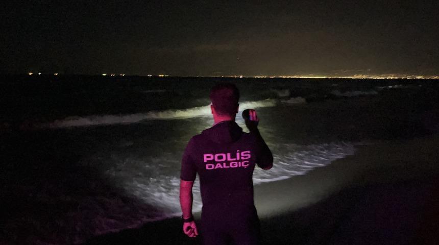 Mersin&rsquo;de acı olay! Denize giren 5 kişilik aileden 3'&uuml; boğuldu