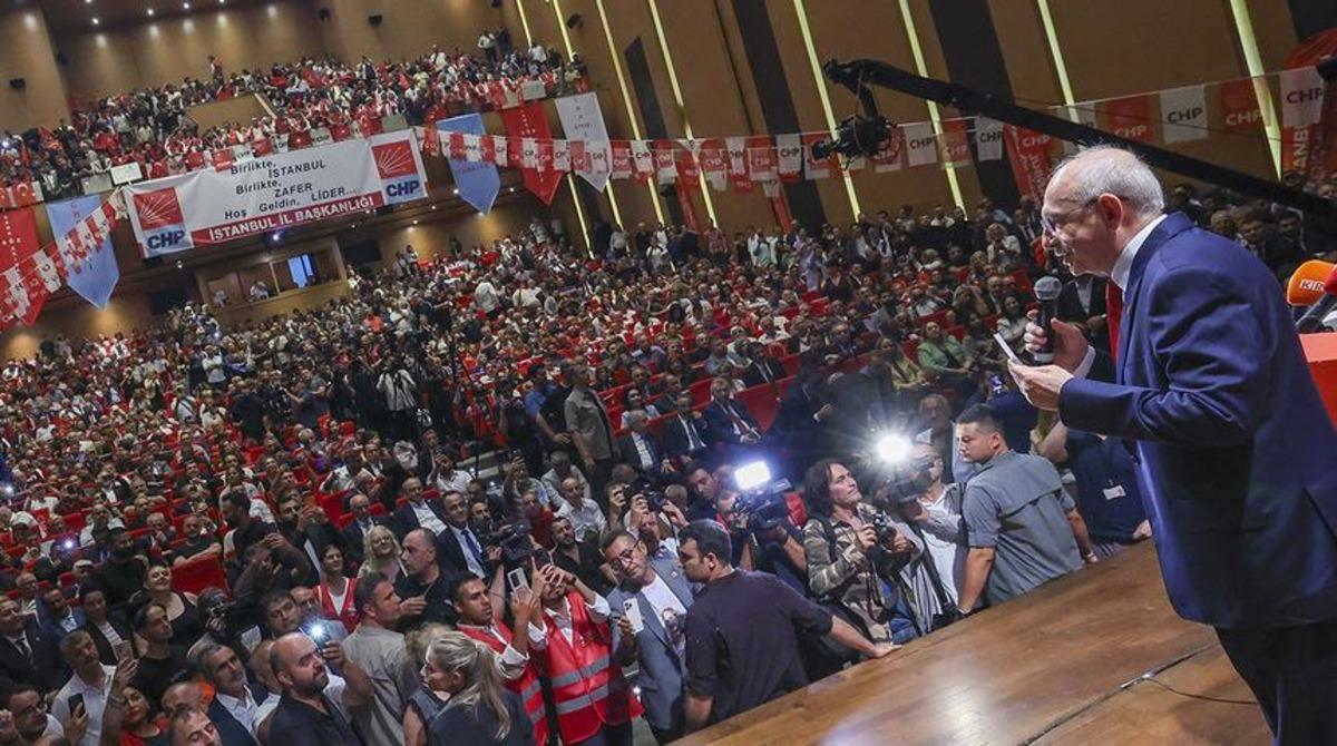 CHP t&ouml;renine "fig&uuml;ran" g&ouml;t&uuml;r&uuml;ld&uuml;ğ&uuml; iddia edilmişti! Cast ajansından a&ccedil;ıklama geldi 1