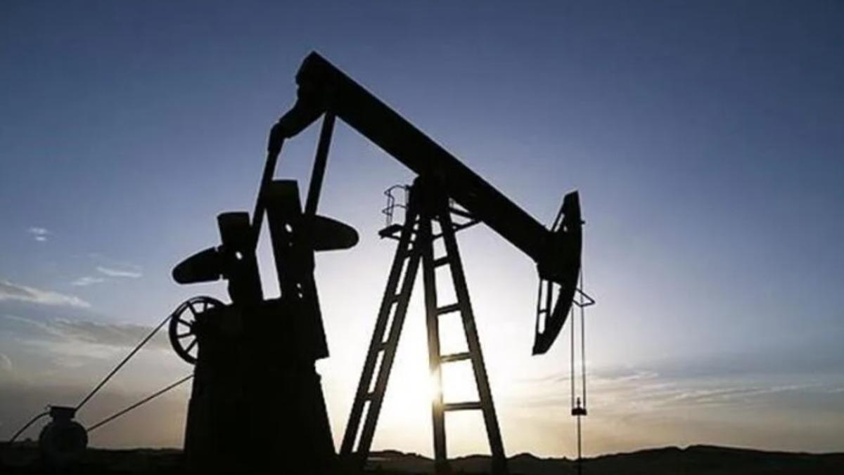 Petrol sert d&uuml;şt&uuml;: Akaryakıt fiyatlarında indirim beklentisi 1