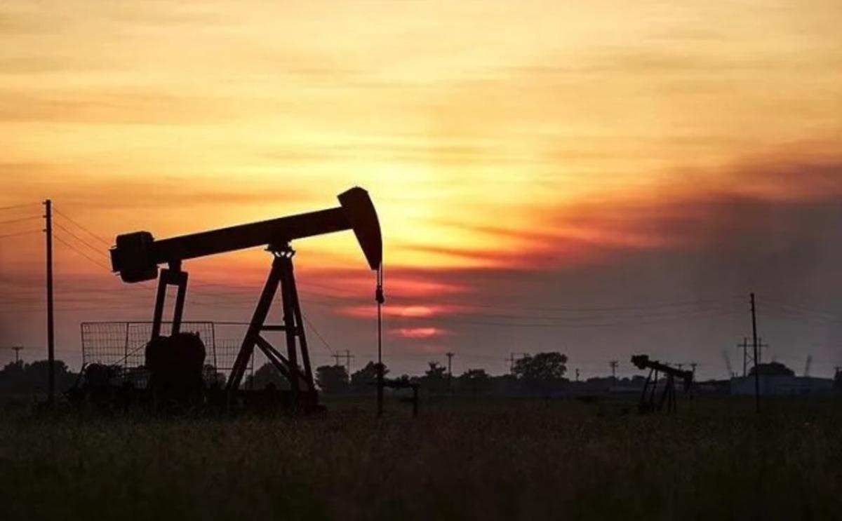 Petrol sert d&uuml;şt&uuml;: Akaryakıt fiyatlarında indirim beklentisi 3