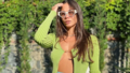 Havuz ba��nda cesur poz! Sosyal medyay� sallad�
