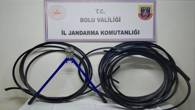 Bolu’da kablo hırsızlığı şüphelisi çaldığı kablolarla yakalandı