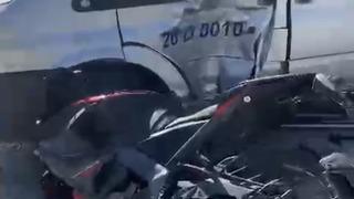 Dolmuşa yandan çarpan motosikletin sürücüsü yaralandı