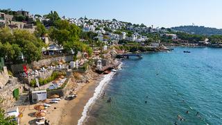 Deniz ücretsiz, lahmacun 250 TL! Ucuz tatil formülü: Dolup taştı