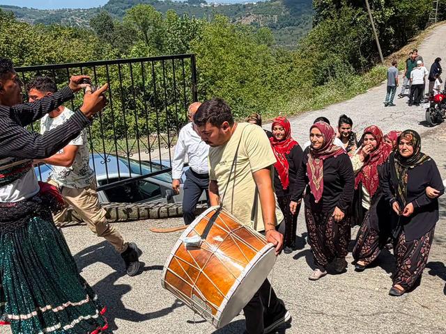 Türkiye'de eşi benzeri az kalan asırlık düğün geleneği