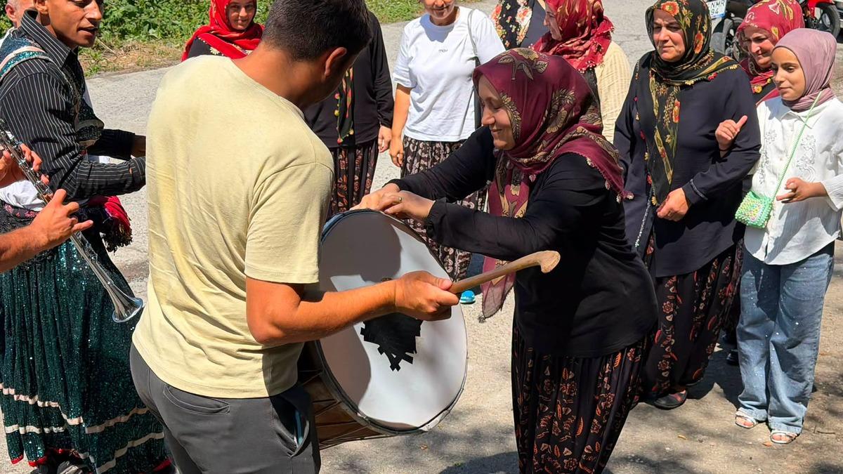 Türkiye de eşi benzeri az kalan asırlık düğün geleneği 4