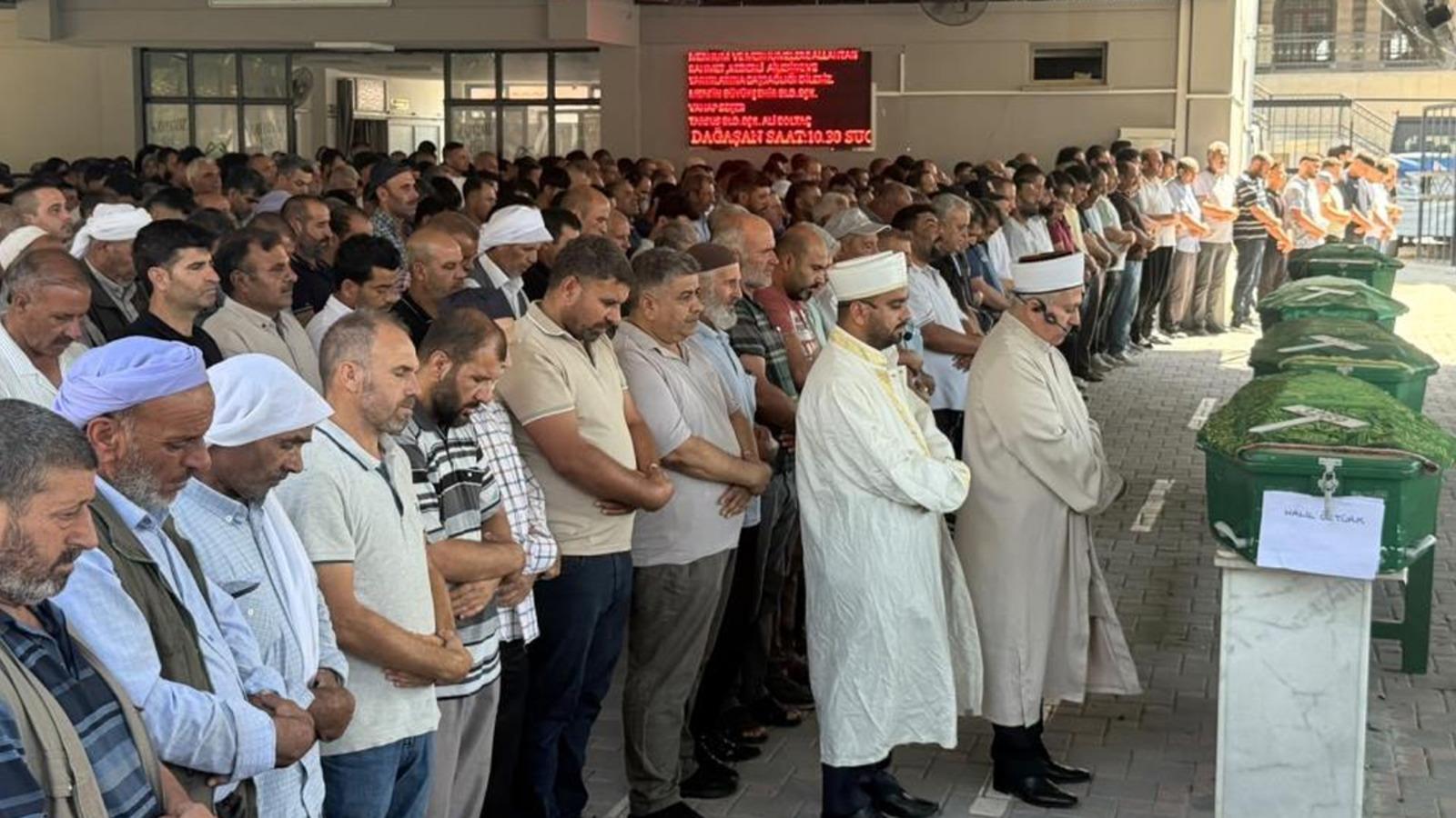 Serinlemek için girdikleri denizde can vermişlerdi! 4 kişi feryatlarla son yolculuğuna uğurlandı