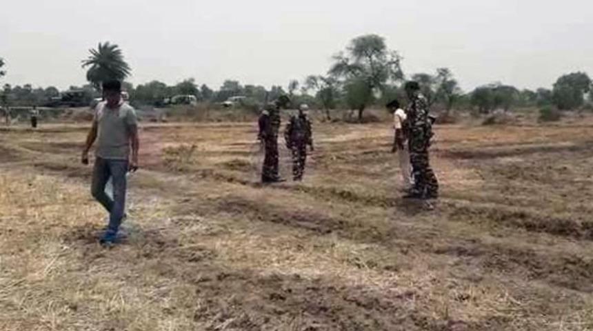 Hindistan'ta korkunç olay! Babayı ağaca bağladılar, anne ve kıza toplu tecavüz!