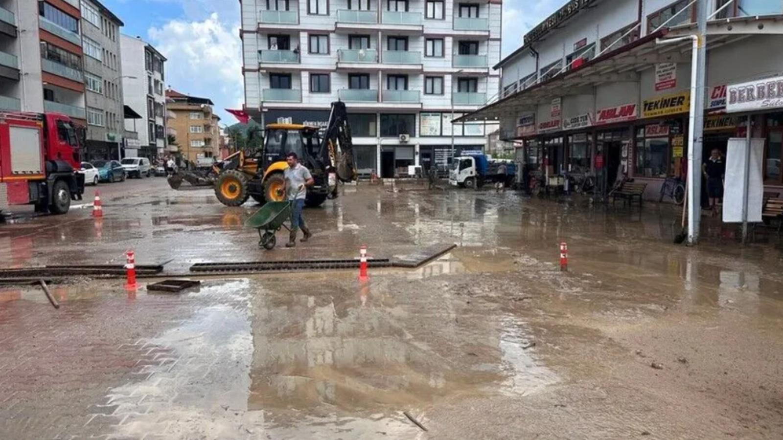 Hane başı 10 bin TL destek! Sel felaketinin yaşandığı Kastamonu'ya bakanlıktan 10 milyon TL kaynak