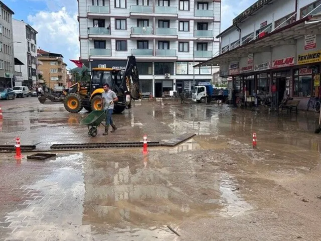 Hane başı 10 bin TL destek! Sel felaketinin yaşandığı Kastamonu'ya bakanlıktan 10 milyon TL kaynak