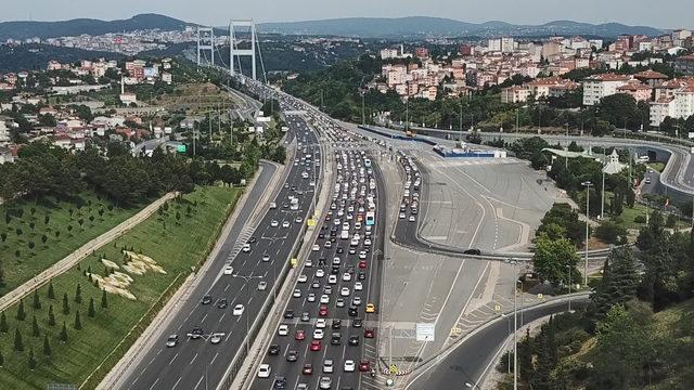 istanbul-trafiginde-bayram-ziyareti-yogunlugu-_1636_dhaphoto1