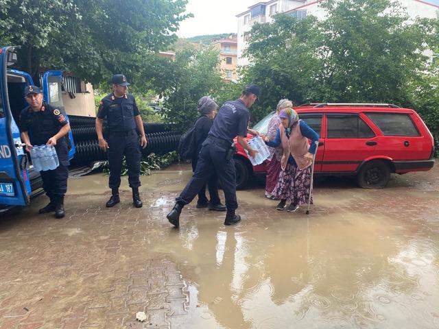 Kastamonu da su baskınının ardından ekiplerin çalışması sürüyor 9