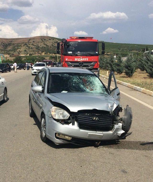 Otomobille motosiklet çarpıştı: 2 ölü, 5 yaralı