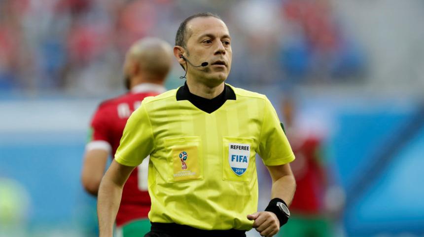 Cüneyt Çakır ikinci kez Dünya Kupası'nda görev yapan ilk Türk hakem oldu!