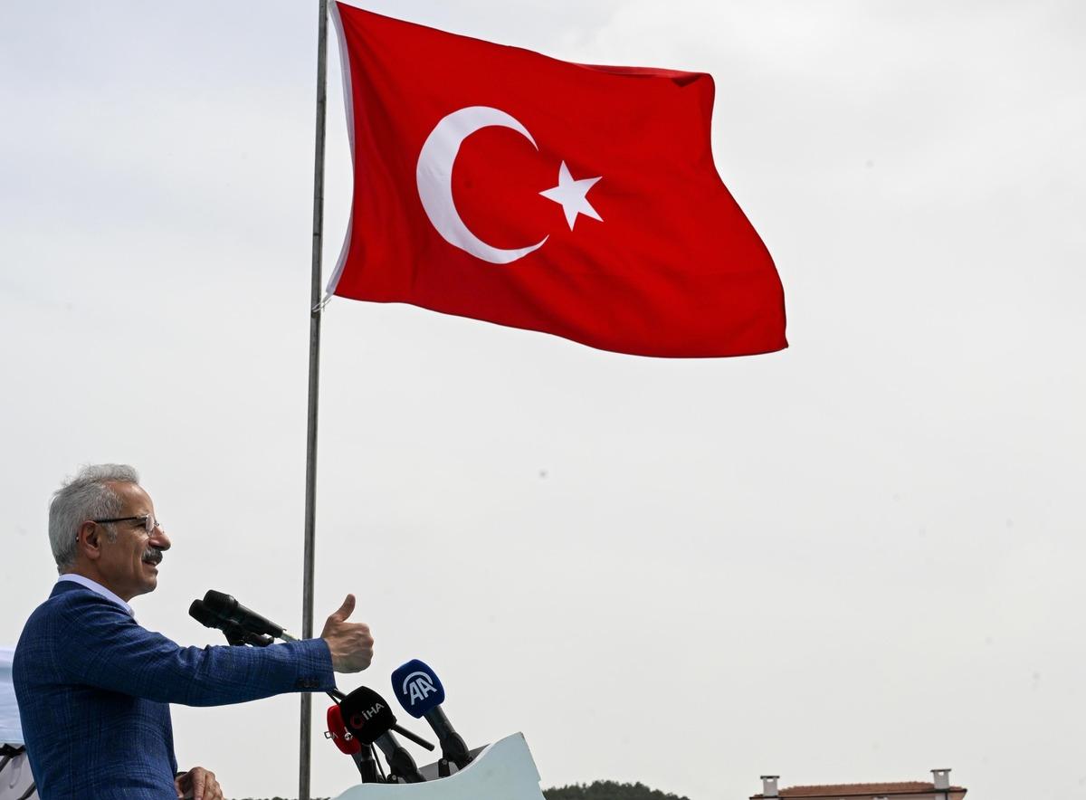 K&ouml;rfezin 40 metre altında dev operasyon: 5 katlı bina y&uuml;ksekliğinde 1