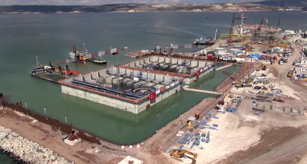 K&ouml;rfezin 40 metre altında dev operasyon: 5 katlı bina y&uuml;ksekliğinde 6