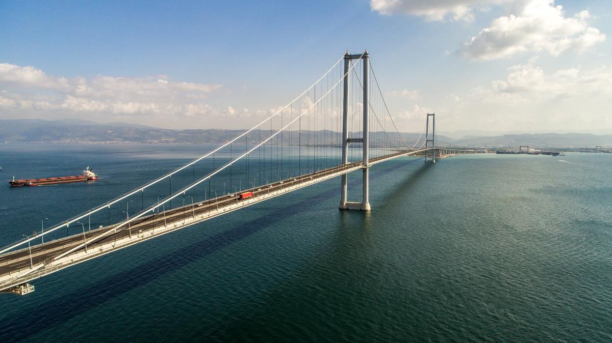 K&ouml;rfezin 40 metre altında dev operasyon: 5 katlı bina y&uuml;ksekliğinde 2