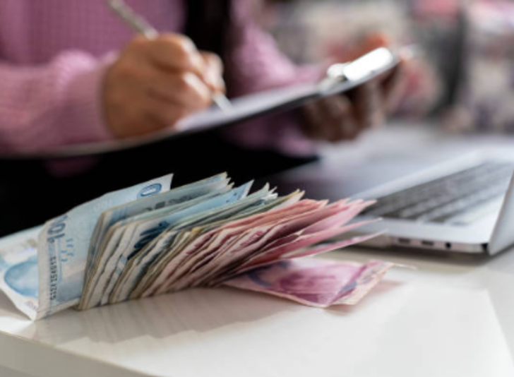 Ayın sonunda eline biraz fazla para ge&ccedil;ti diyelim, ne yaparsın?