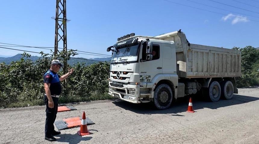 Ordu&rsquo;da ağır tonajlı ara&ccedil; denetimi: 11 araca ceza