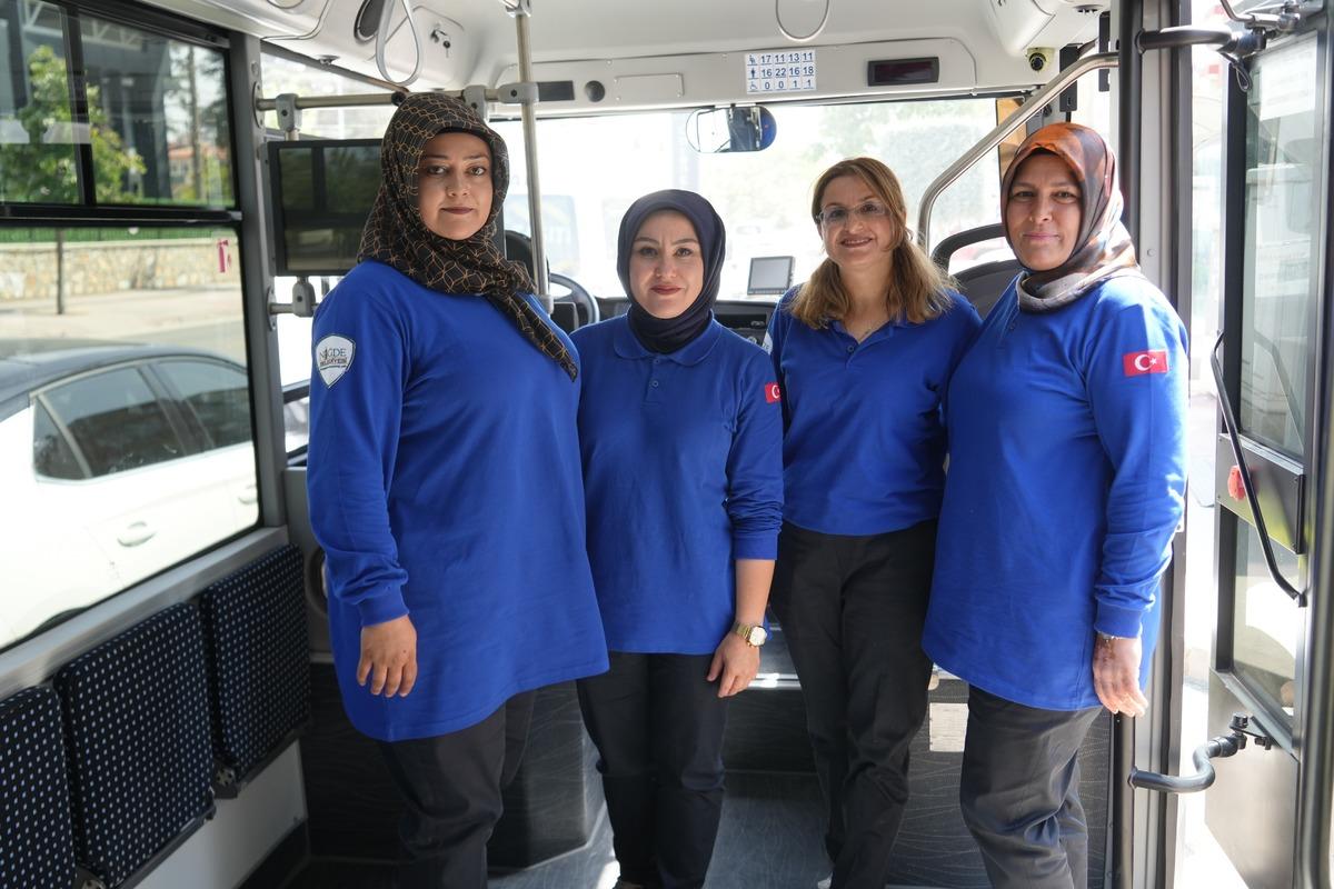 Elektrikli otobüslerin direksiyonuna kadın şoförler geçti 4
