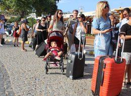 Yunan turistler alışveriş için akın akın Türkiye'ye geliyorlar