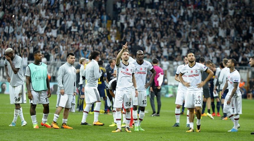 Beşiktaş ile Atiba Hutchinson arasındaki ipler kopuyor!