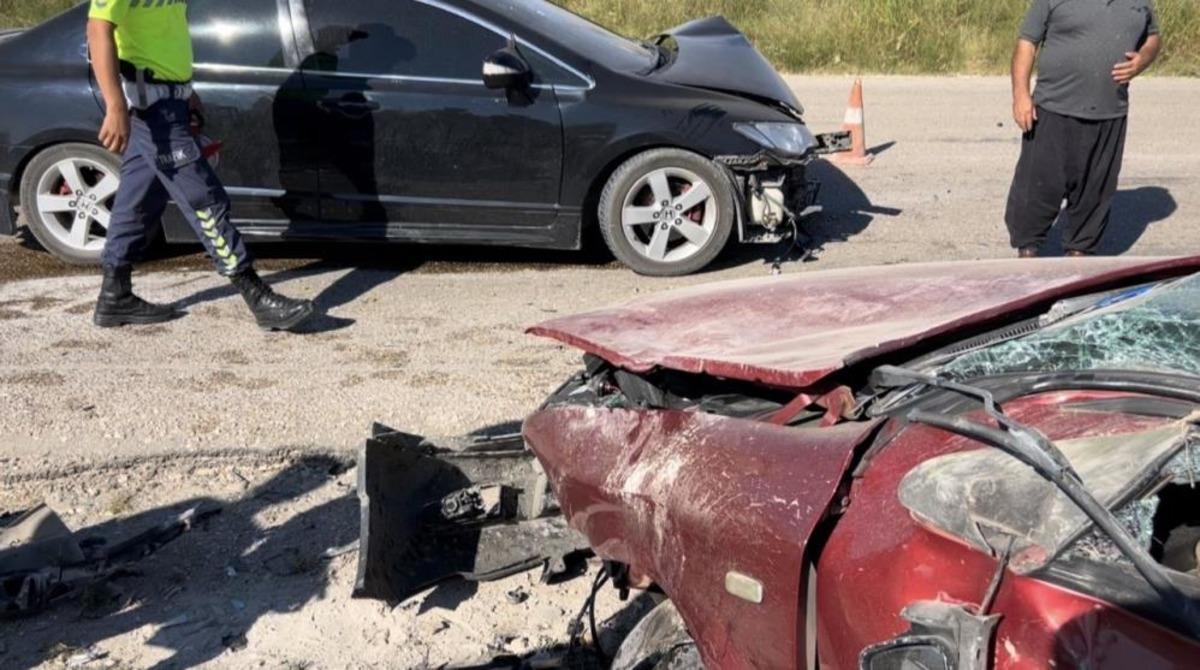 Osmaniye de otomobiller &ccedil;arpıştı: 5 yaralı 1
