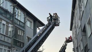 Burdur'da 3 katlı binada çıkan yangında 6 kişi itfaiye ekiplerince kurtarıldı