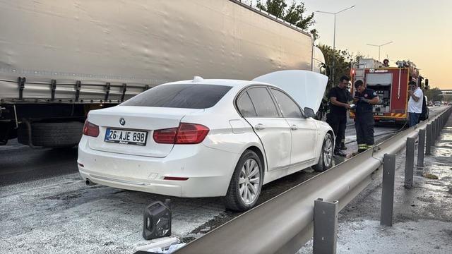 Sanayiden 10 dakika önce aldığı otomobili yandı
