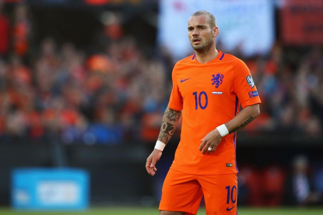 Wesley Sneijder Beşiktaş'a &ouml;nerildi!