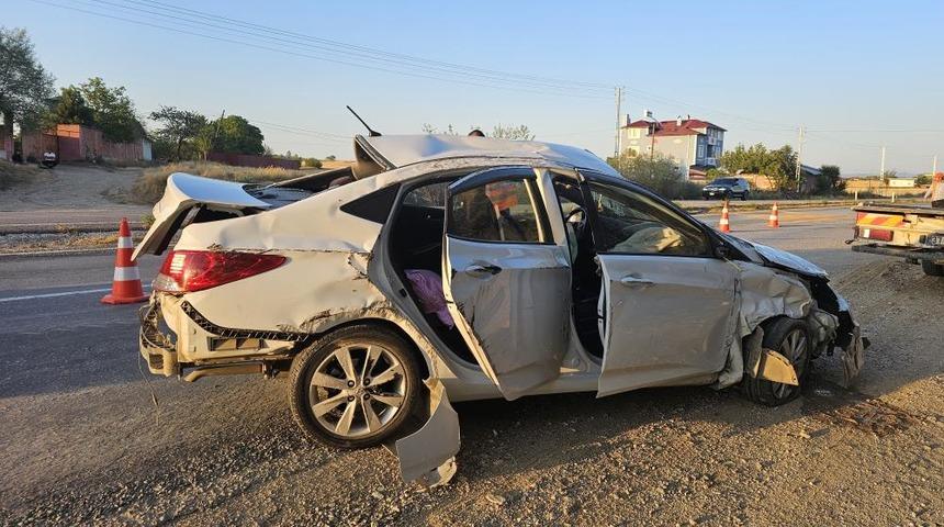 Kastamonu'da iki otomobil &ccedil;arpıştı: 2 yaralı