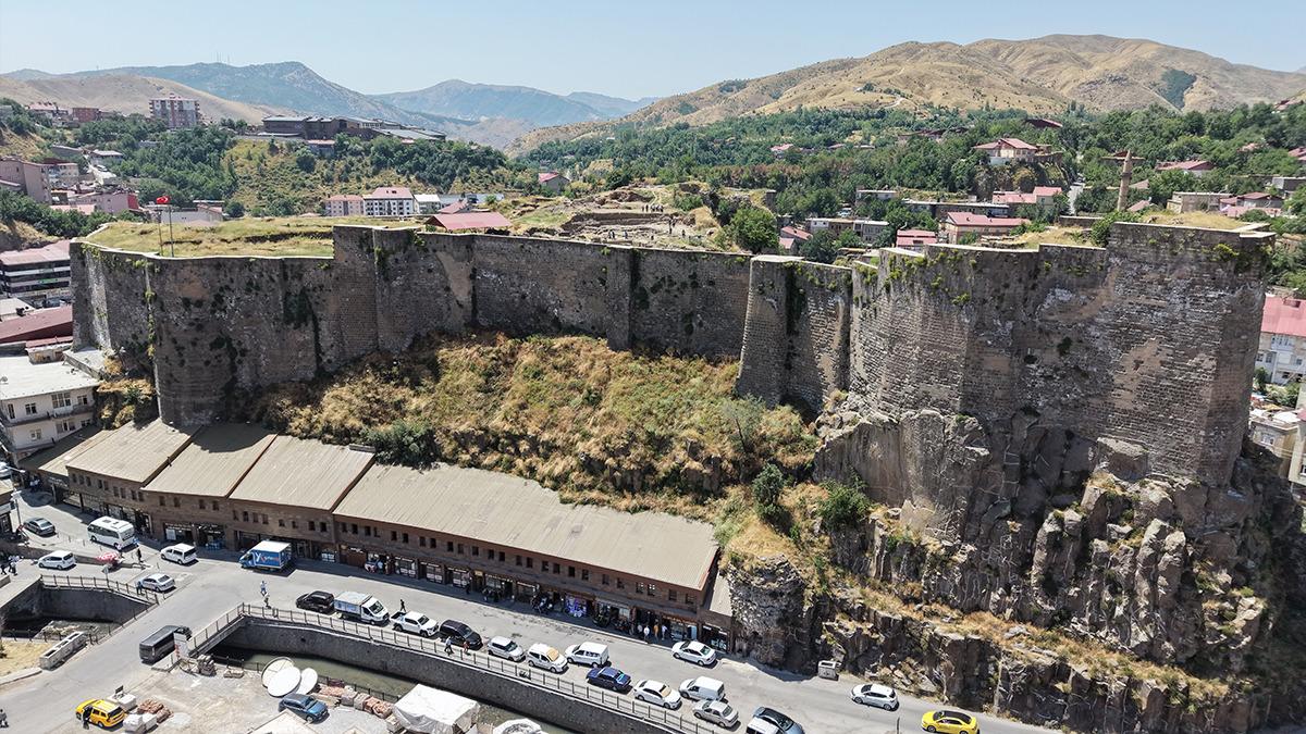 Kazılarla 22 yılda ortaya &ccedil;ıkardı! Bitlis in gizli hazinesiydi artık herkes g&ouml;recek 1