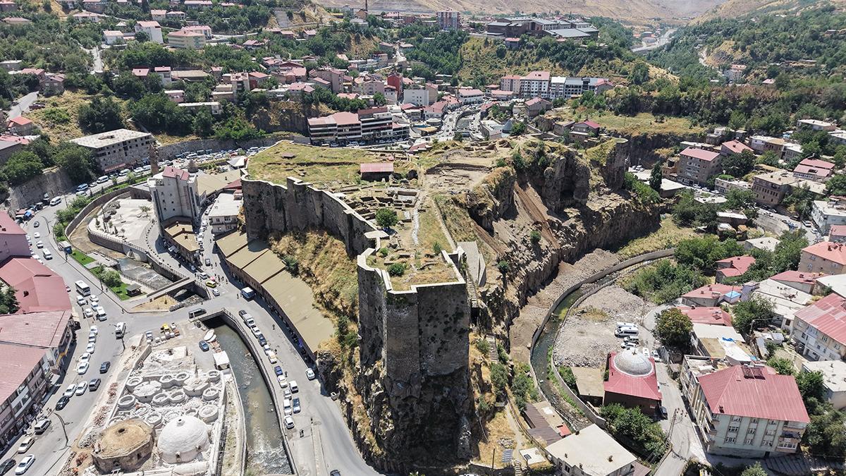 Kazılarla 22 yılda ortaya &ccedil;ıkardı! Bitlis in gizli hazinesiydi artık herkes g&ouml;recek 2