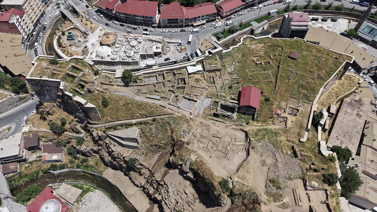 Kazılarla 22 yılda ortaya &ccedil;ıkardı! Bitlis in gizli hazinesiydi artık herkes g&ouml;recek 3