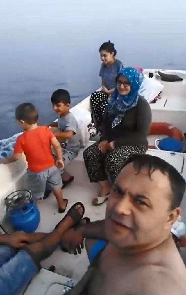 Denizde mahsur kalan 'Poyraz bebek' ve ailesi kurtarıldı (2)