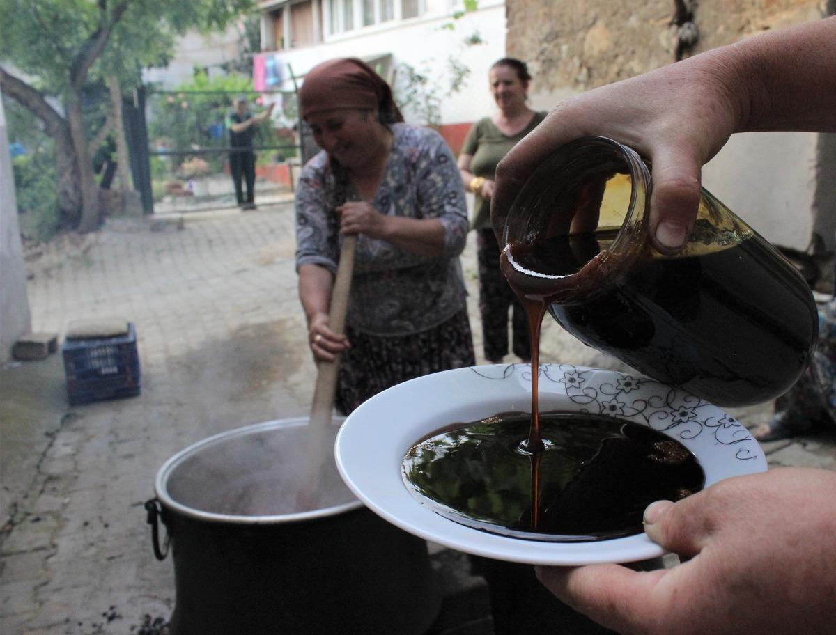 Bu pekmez ateşte değil, g&uuml;neşte olgunlaşıyor! Sırrı duyan şaşırıyor 1