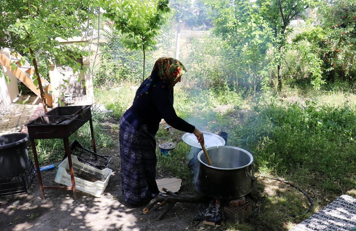 Bu pekmez ateşte değil, g&uuml;neşte olgunlaşıyor! Sırrı duyan şaşırıyor 2