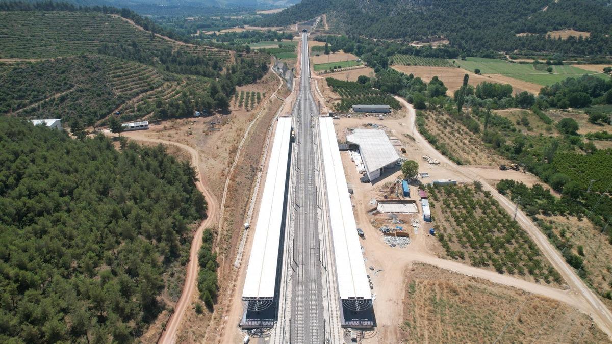 Hızlı tren geliyor, test s&uuml;r&uuml;şleri başlıyor: 2 saat 15 dakikaya d&uuml;şecek 3