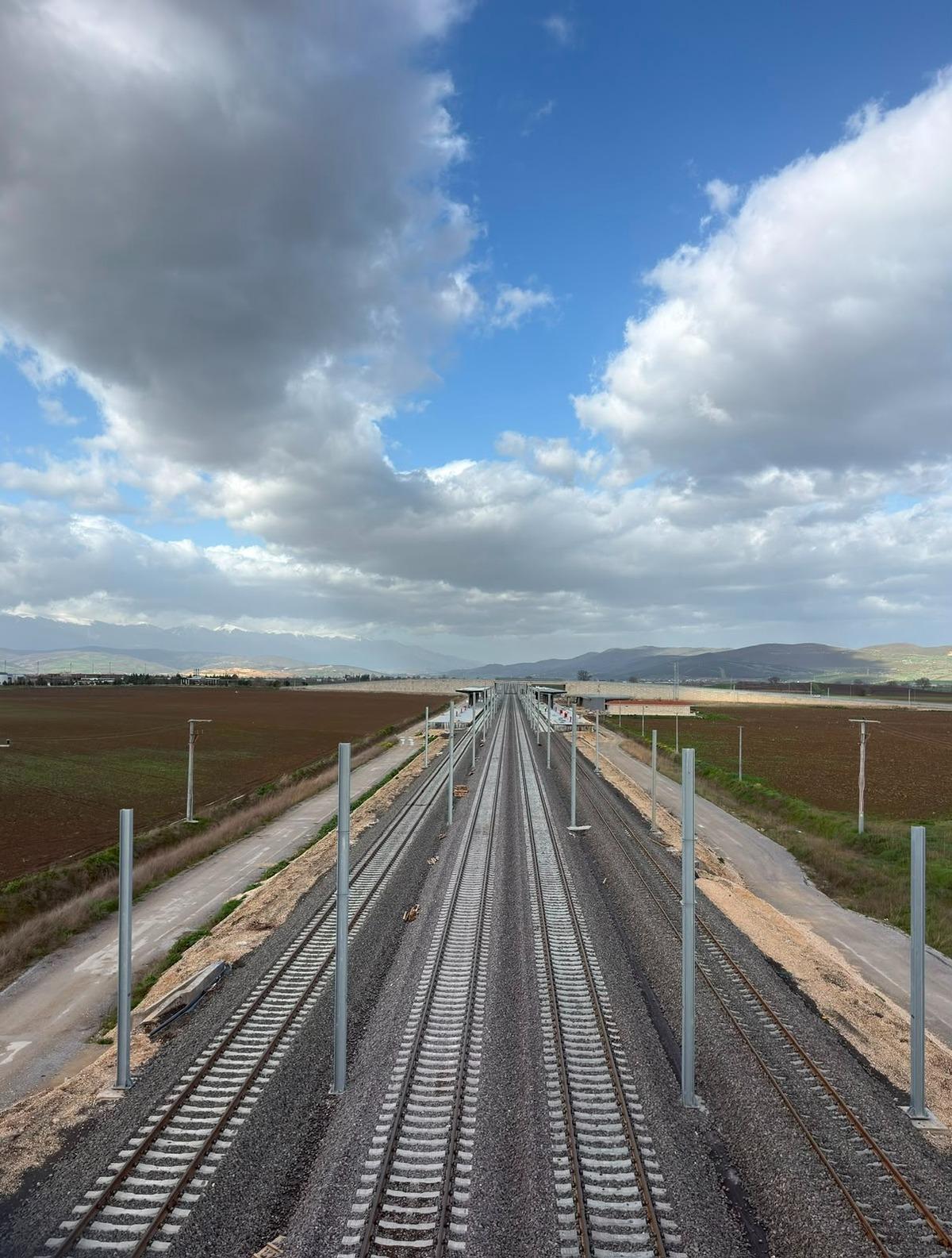 Hızlı tren geliyor, test s&uuml;r&uuml;şleri başlıyor: 2 saat 15 dakikaya d&uuml;şecek 5